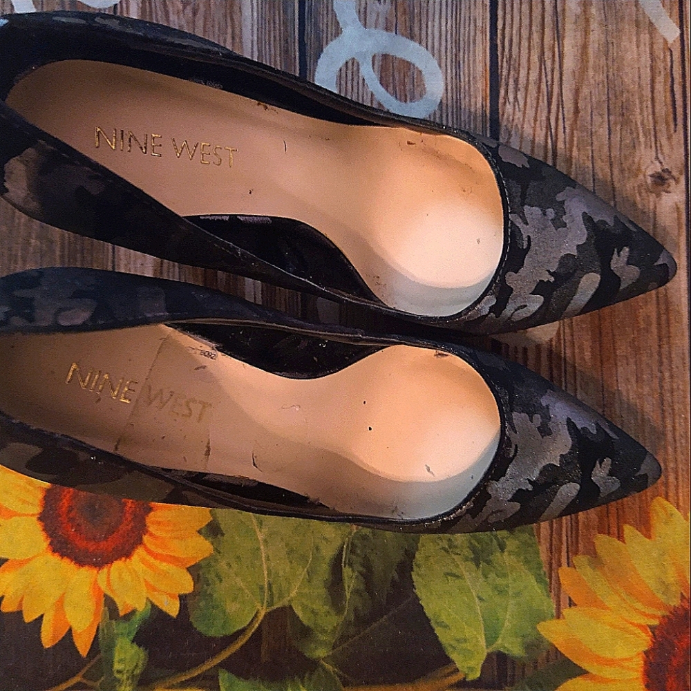 Like New Nine West Camouflage Print Heels